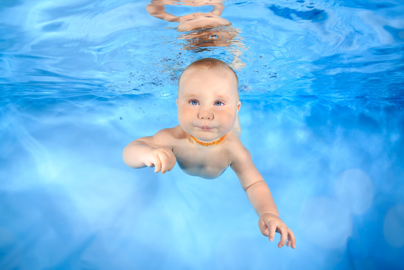 Freischwebendes Baby